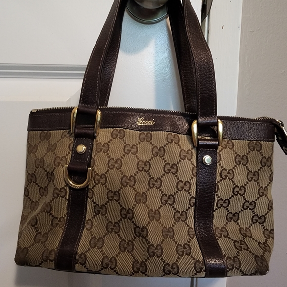 Authentic Gucci Small Abbey Tote - Picture 2 of 15